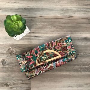🌸🍃 Charming Charlie Colorful Clutch 🍃🌸